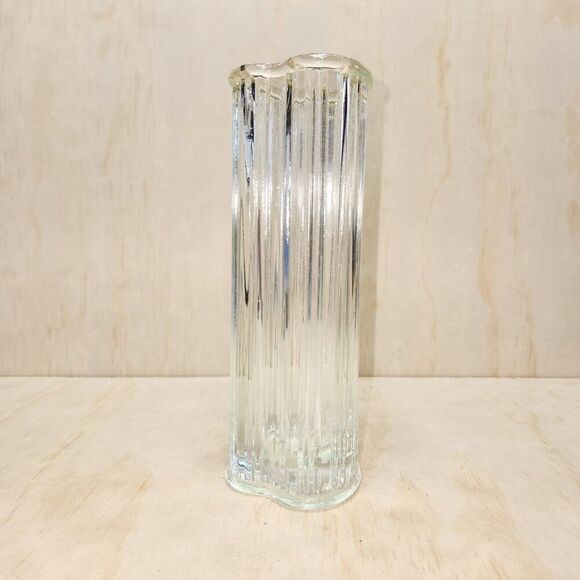 Vintage FTDA 1982 Glass Heart Shaped Ribbed Bud Flower Rose Vase 7.25" x 2.5" - Picture 3 of 10